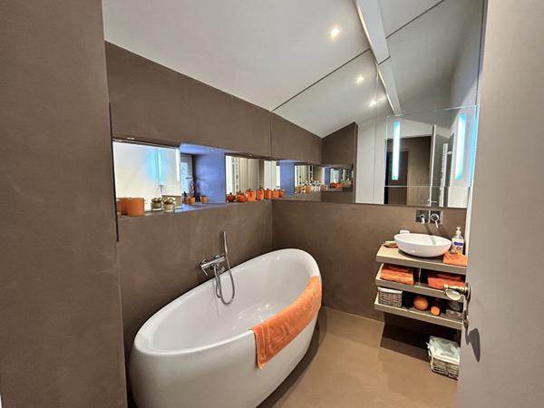 Maison Charnay Les Macon 5 pièce(s) 195m2