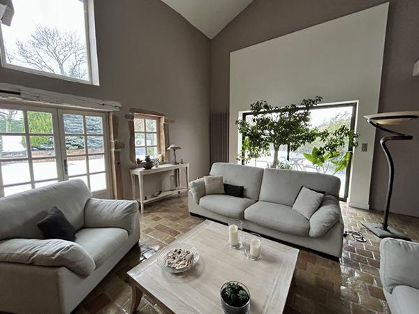 Maison Charnay Les Macon 5 pièce(s) 195m2