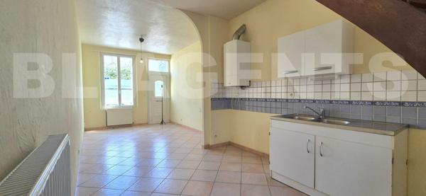 Maison 2 pièces Quartier prémartine Le Mans avec petite cour dependance et cave