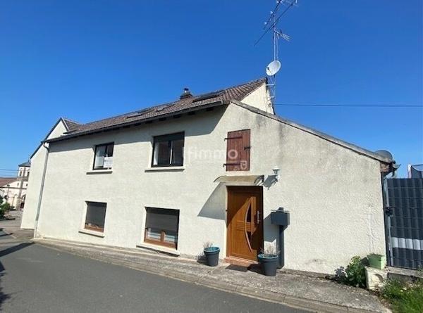 Appartement de type F4 en duplex avec balcon.