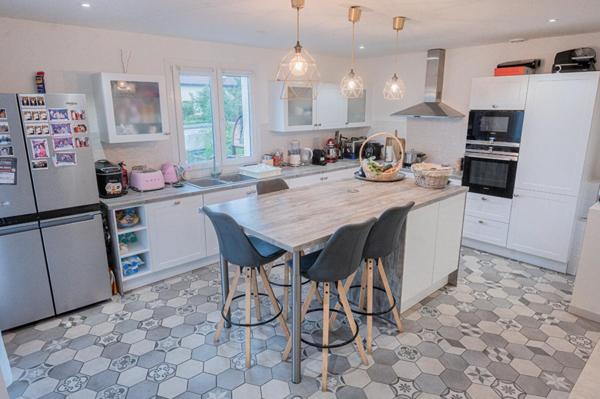 Maison d'Architecte 300m2 avec jardin arboré proche transports à pied