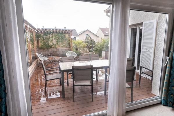 Maison d'Architecte 300m2 avec jardin arboré proche transports à pied