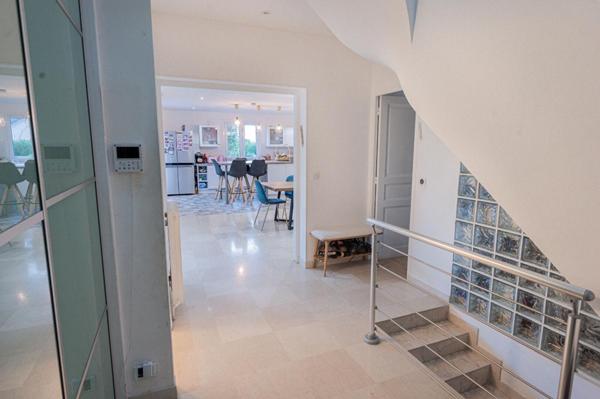 Maison d'Architecte 300m2 avec jardin arboré proche transports à pied