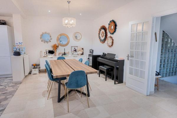 Maison d'Architecte 300m2 avec jardin arboré proche transports à pied