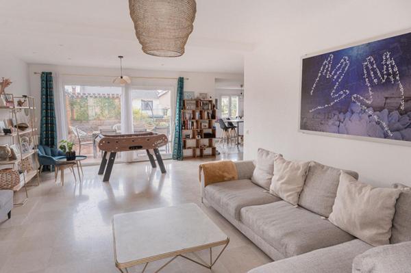 Maison d'Architecte 300m2 avec jardin arboré proche transports à pied