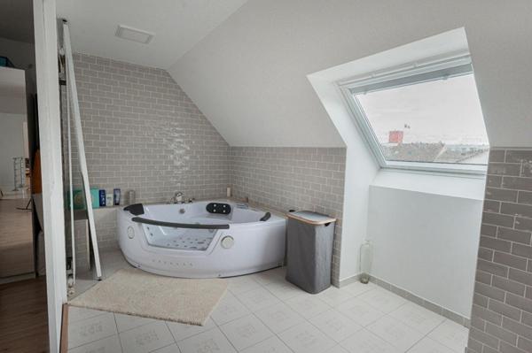 Maison d'Architecte 300m2 avec jardin arboré proche transports à pied