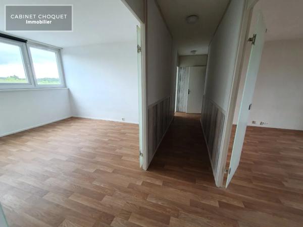 F4 BIS AVEC GRAND BALCON, GARAGE ET CAVE A LOUER - CROIX PARC BARBIEUX - 98 m 2 - 1 068 € charges comprises par mois