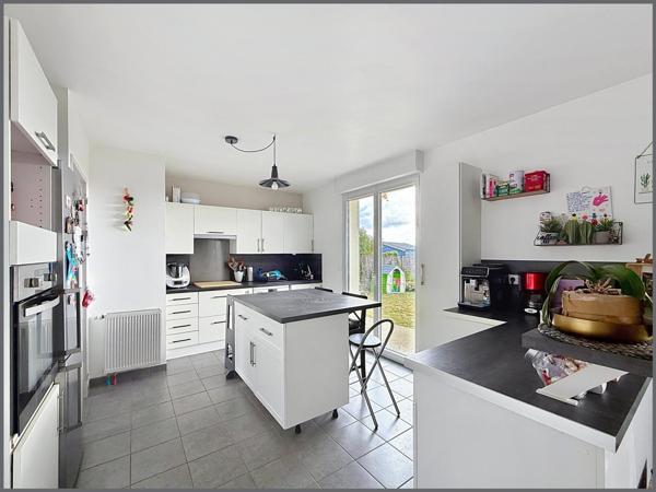 Maison récente, 3 chambres et garage