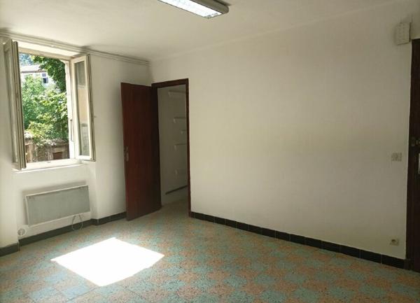 Appartement à louer    3 pièces • 51 m2 Les Vans