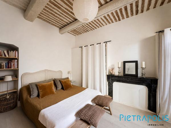 AGDE : Sur une parcelle paysagée d’environ 470 m², maison 260m² env, garage