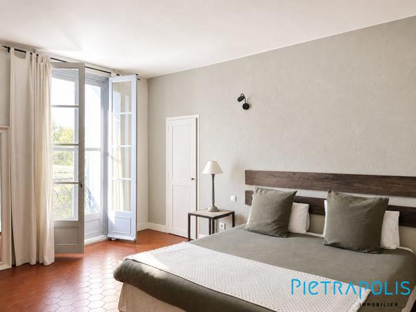 AGDE : Sur une parcelle paysagée d’environ 470 m², maison 260m² env, garage