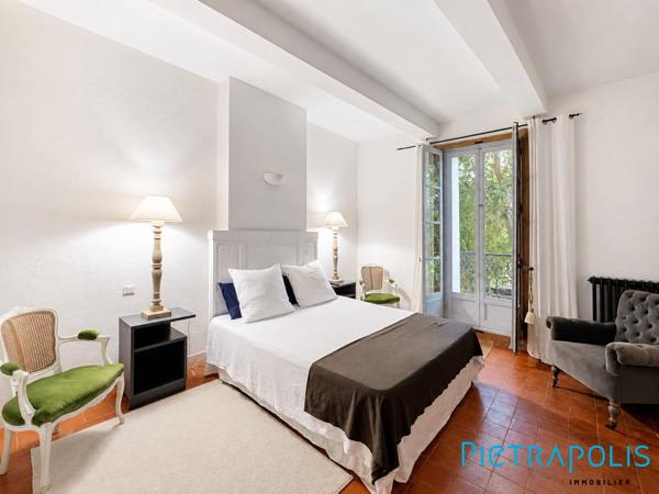 AGDE : Sur une parcelle paysagée d’environ 470 m², maison 260m² env, garage
