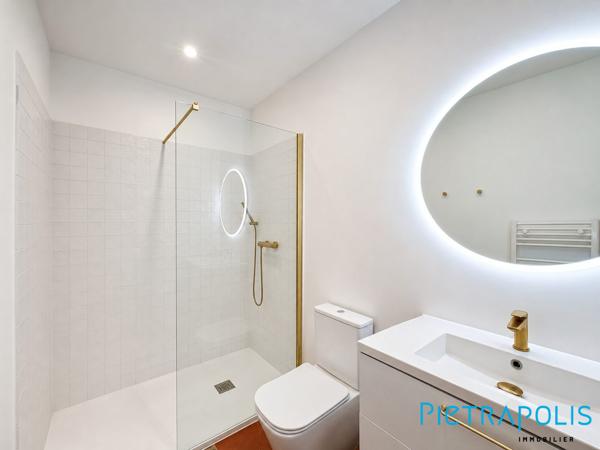 AGDE : Sur une parcelle paysagée d’environ 470 m², maison 260m² env, garage
