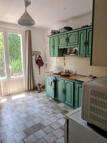 FABREZAN PROCHE DU CENTRE AVEC JARDIN ET GARAGES