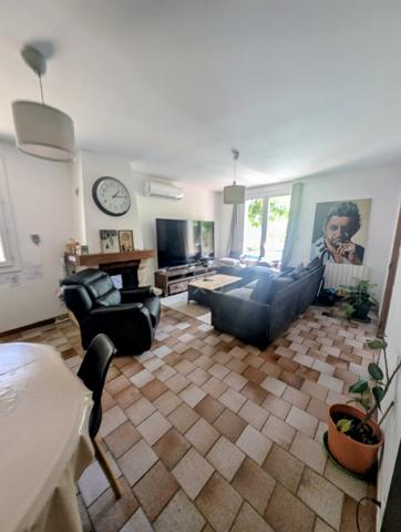 FABREZAN PROCHE DU CENTRE AVEC JARDIN ET GARAGES