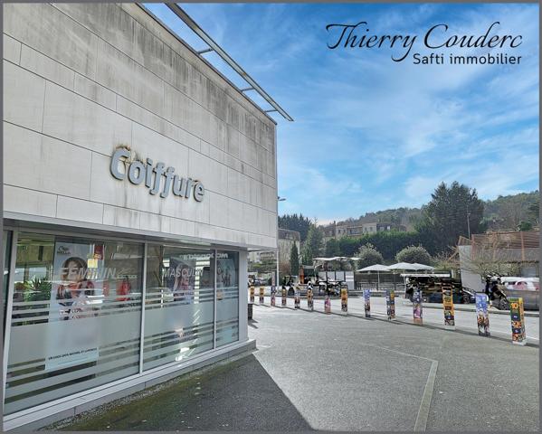 Salon de coiffure avec bail tous commerces.