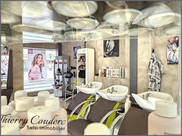 Salon de coiffure avec bail tous commerces.