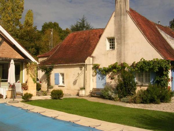 Maison ancienne - Le bugue Maison ancienne à renover avec piscine, dépendance et terrain de 882m2 près des commerces