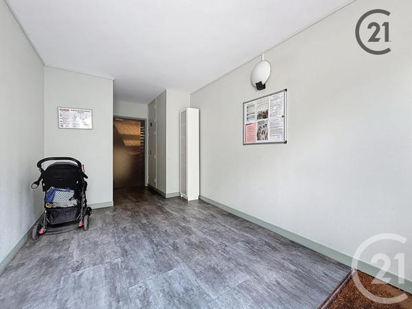 Appartement F5 à vendre  5 pièces - 85,83 m2 COMBS LA VILLE - 77