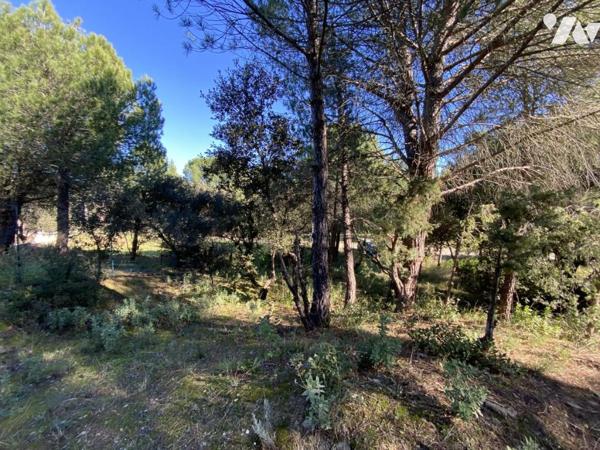  SUR LA COMMUNE DE UZES - TERRAIN A BATIR