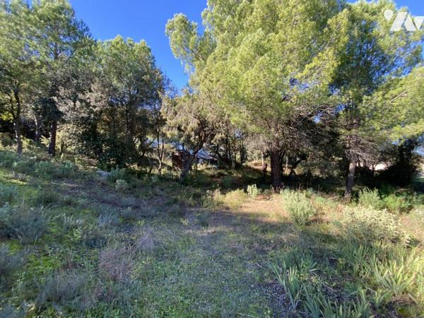  SUR LA COMMUNE DE UZES - TERRAIN A BATIR