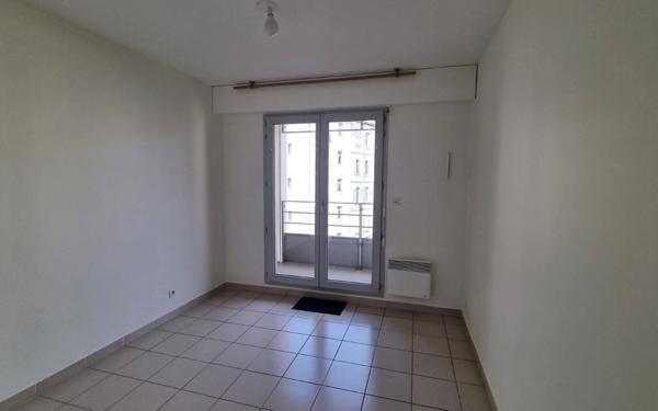 Appartement à vendre    3 pièces • 70,15 m2 Marseille 6