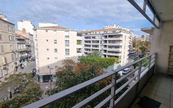 Appartement à vendre    3 pièces • 70,15 m2 Marseille 6