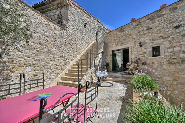 Maison de charme en pierre avec terrasses et vue
