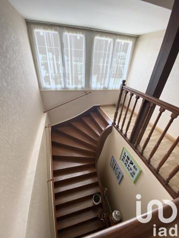 Maison traditionnelle 10 pièces de 250 m² à Amboise (37400)