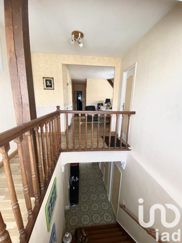 Maison traditionnelle 10 pièces de 250 m² à Amboise (37400)