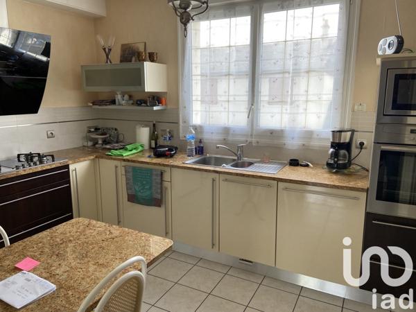 Maison traditionnelle 10 pièces de 250 m² à Amboise (37400)