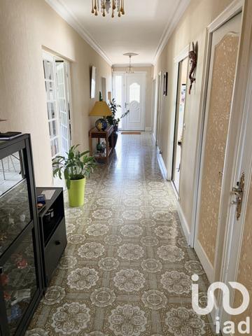 Maison traditionnelle 10 pièces de 250 m² à Amboise (37400)