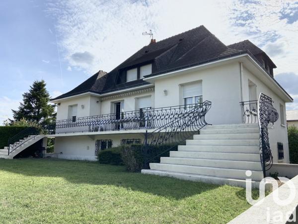 Maison traditionnelle 10 pièces de 250 m² à Amboise (37400)