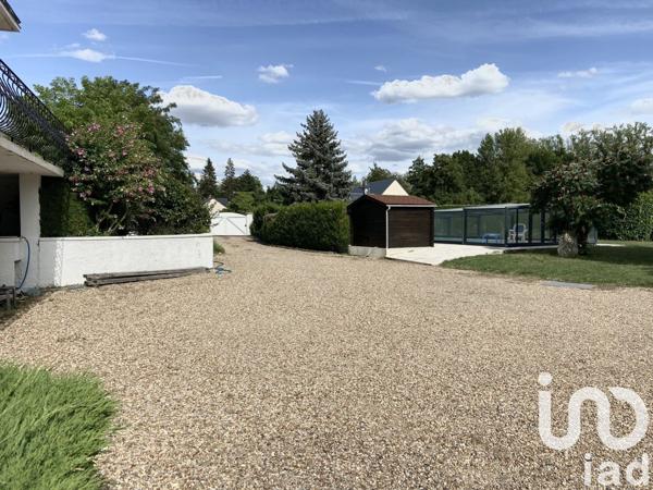 Maison traditionnelle 10 pièces de 250 m² à Amboise (37400)