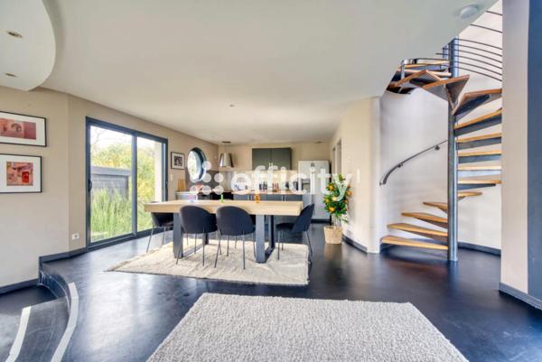Maison
         4 pièces
        - 110 m² Bien prestige