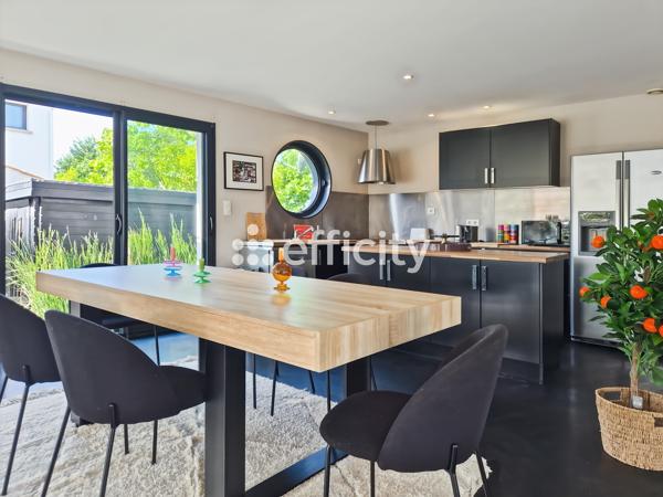 Maison
         4 pièces
        - 110 m² Bien prestige