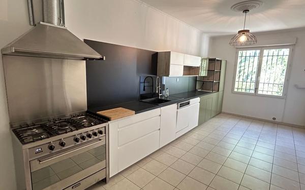 Maison à vendre    10 pièces •  Carpentras