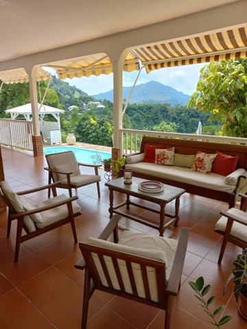 Saint-Claude (97120) Villa avec piscine F5 + F2 et garage sur 4000 m² !!