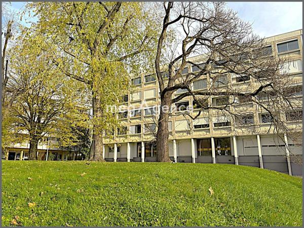 Appartement à LYON 9E ARRONDISSEMENT, 69009 - 4 pièces 109m²