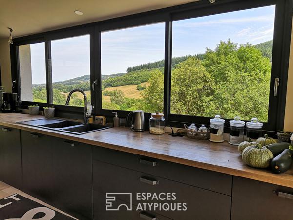 Propriété avec bâtisse rénovée et 5 ha de terrain en Ardèche