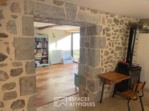 Propriété avec bâtisse rénovée et 5 ha de terrain en Ardèche