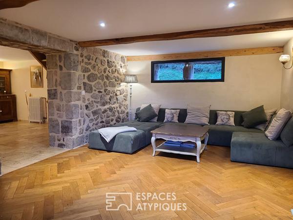 Propriété avec bâtisse rénovée et 5 ha de terrain en Ardèche