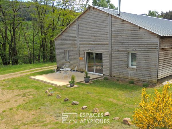 Propriété avec bâtisse rénovée et 5 ha de terrain en Ardèche