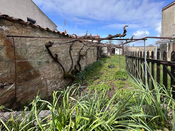 Bati a rénover L Houmeau 4 pièce(s) 115 m2 + garage 24 m2, L houmeau 17137