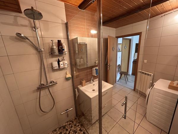 F3 de 64 m2 + une cave + 1 grand garage à HUNINGUE (68330)