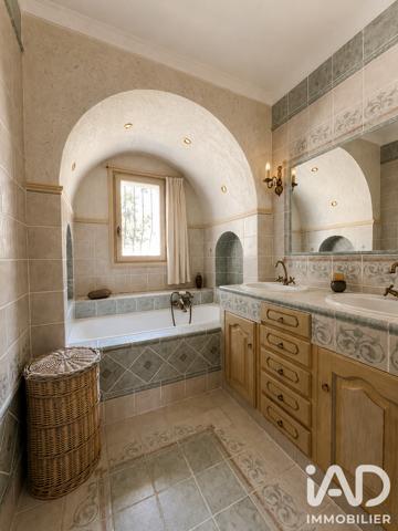Maison à vendre 9 pièces 200 m² Le Broc
