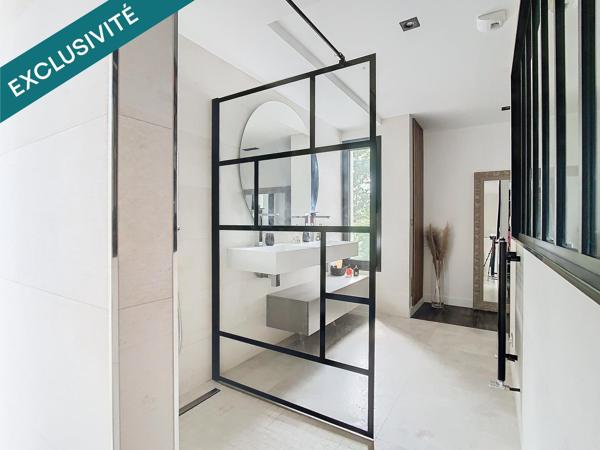 Maison comtemporaine de 246 m² avec piscine