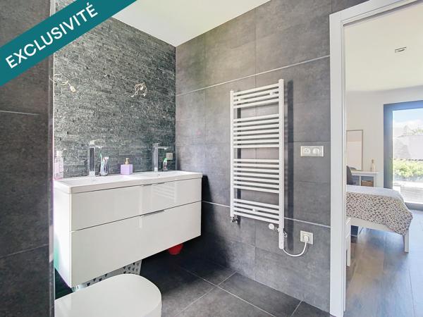 Maison comtemporaine de 246 m² avec piscine