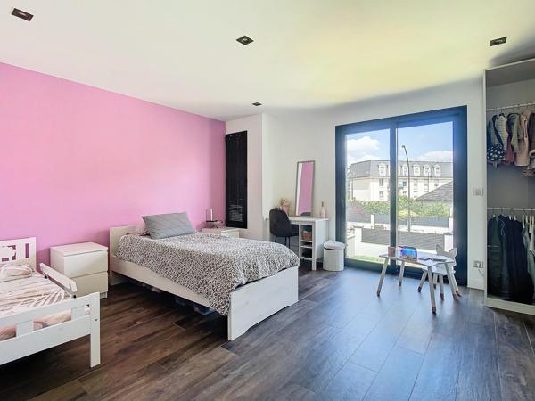 Maison comtemporaine de 246 m² avec piscine