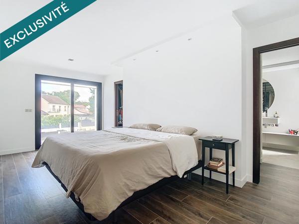 Maison comtemporaine de 246 m² avec piscine